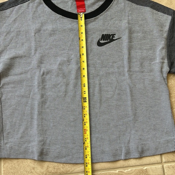 Nike Crew Rally Top - Picture 16 of 16